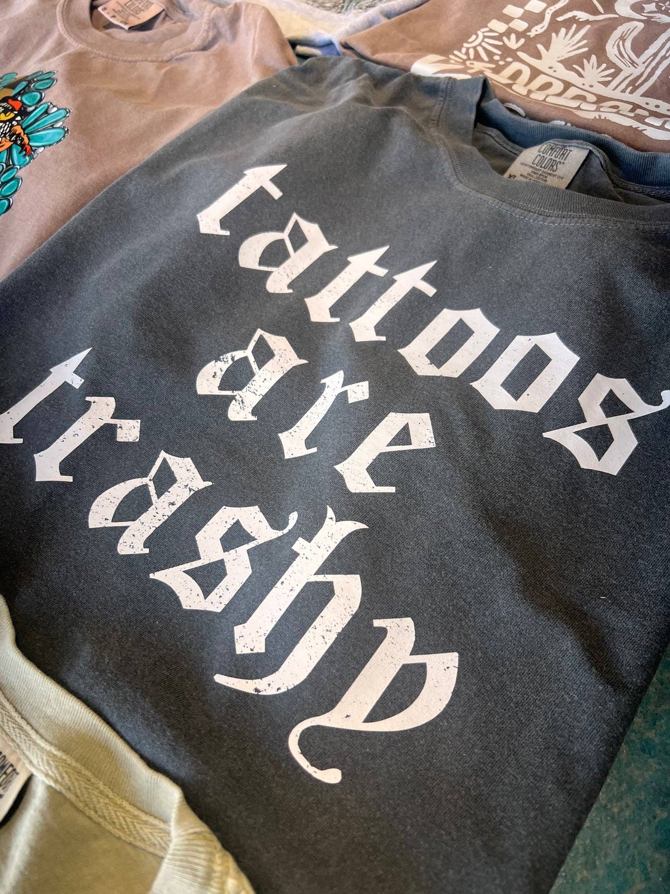 Tattoos are Trashy - COMFORT COLOR - Pepper: Short Sleeve